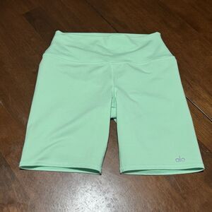 ALO Yoga  5" Airbrush High-Waist Biker Short Size M Limited Edition Spearmint